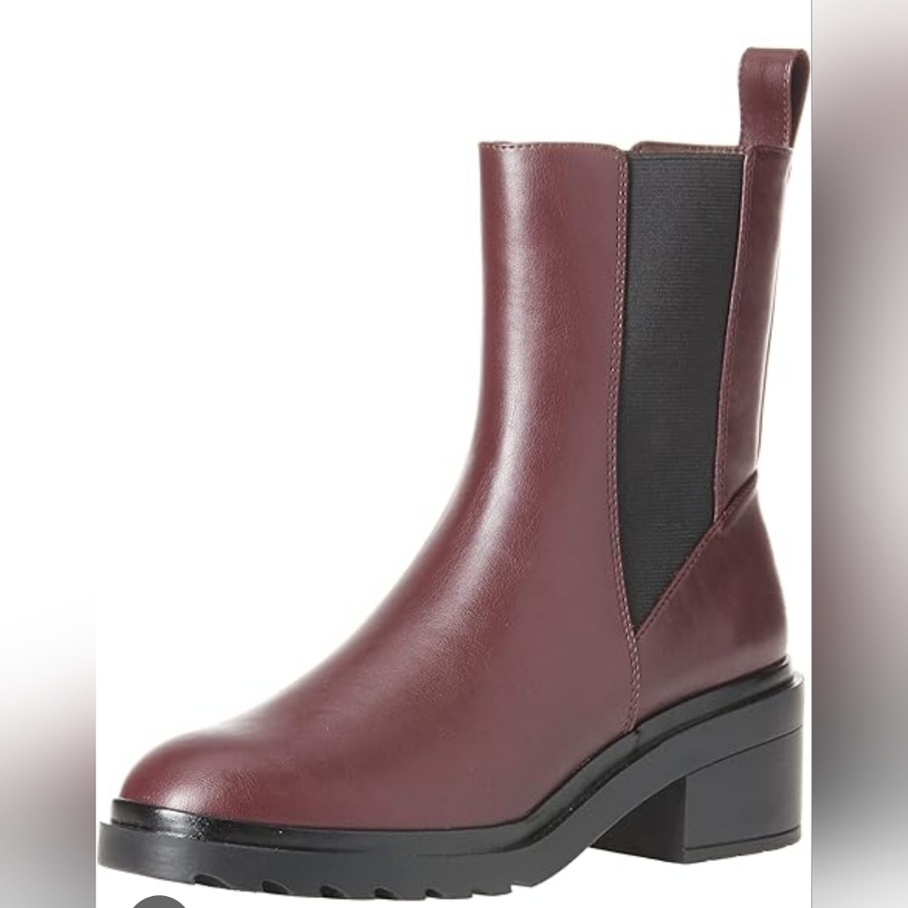 Amazon Essentials Burgundy Ankle Boots with Elastic Panels